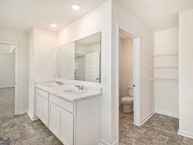 568 Whitman Ln — Photo 20