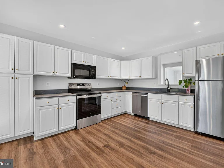 12054 Edgemere Cir — Photo 14