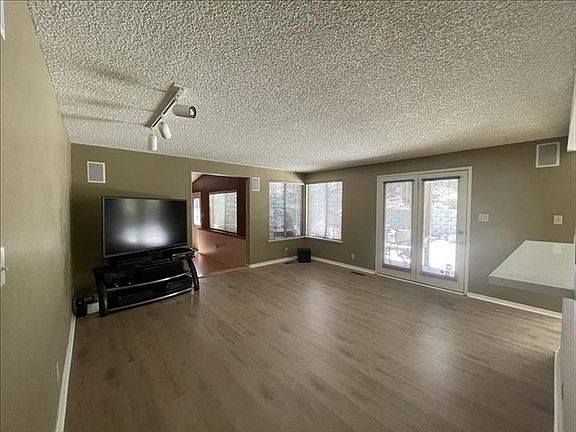 5th image of 4325 Roundstone Dr