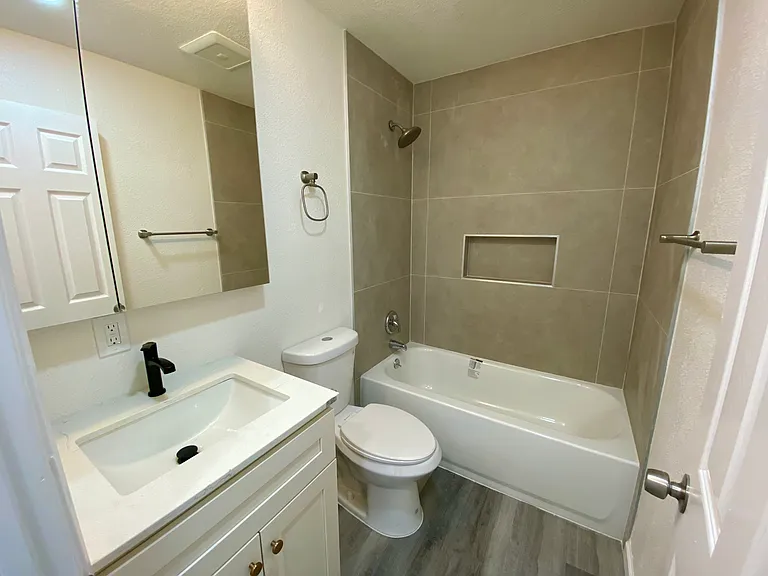 1124 Camellia Dr — Photo 4