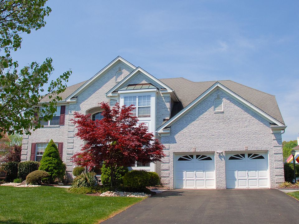 1st image of 6 Larch Dr