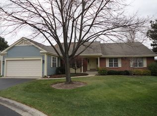 136 Crichton Ln, Inverness, IL 60067