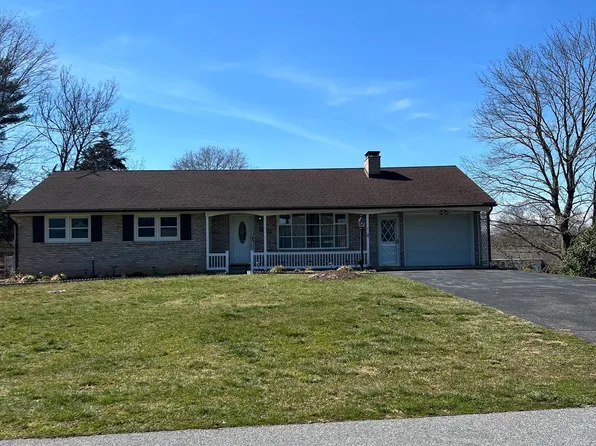 11822 Greenhill Dr, Hagerstown, MD 21742