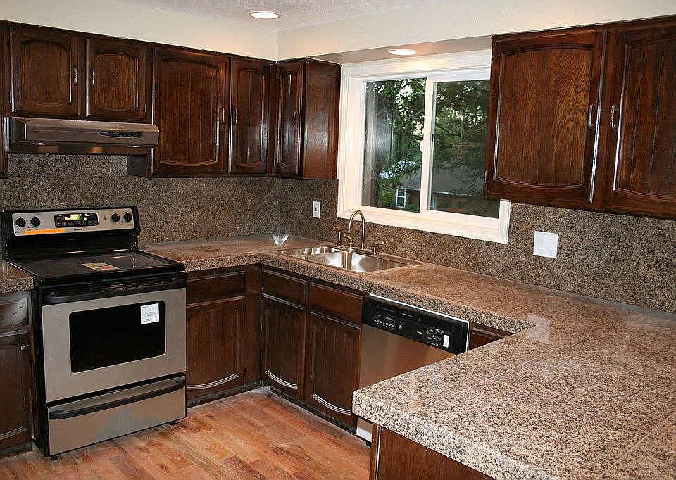 Remod Kitchen w Granite Tile 