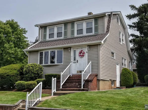 474 Collins Ave, Hasbrouck Heights, NJ 07604