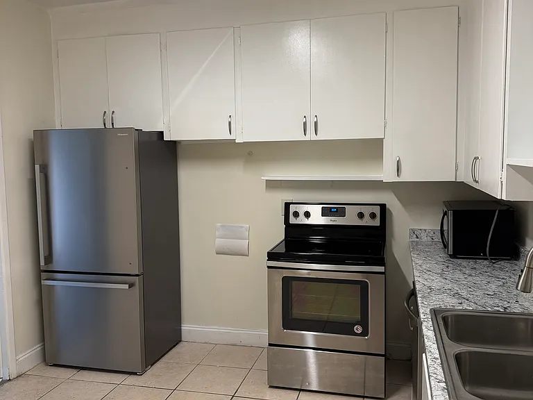 1421 Joy Ave — Photo 11