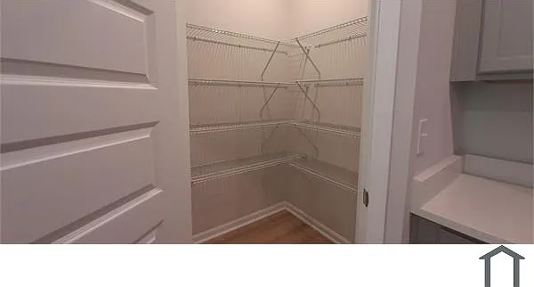 292 Shangrila Way — Photo 2
