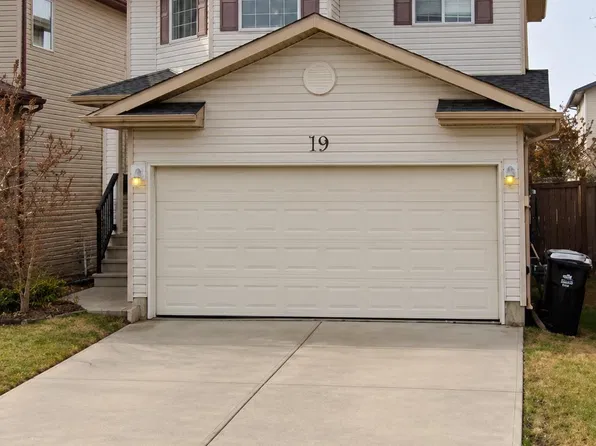 19 Douglas Cres, Leduc, AB T9E 8P3