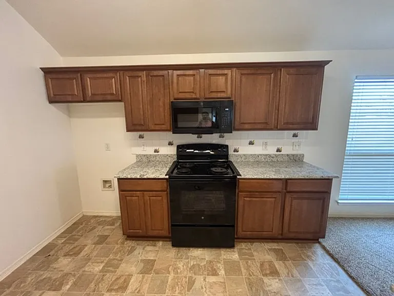 4415 Ashbury Ln — Photo 7
