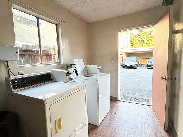 80 N Bonnie Ave — Photo 18