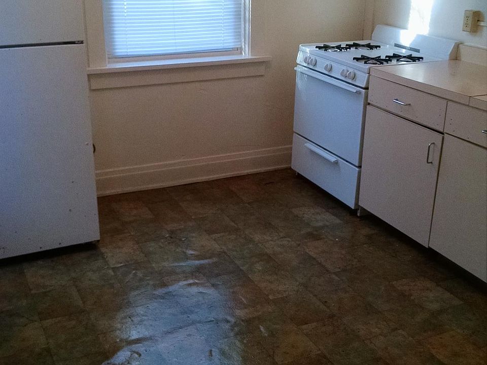 2nd image of 504 W 17th St