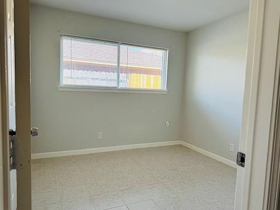 5th image of 647 Regal St