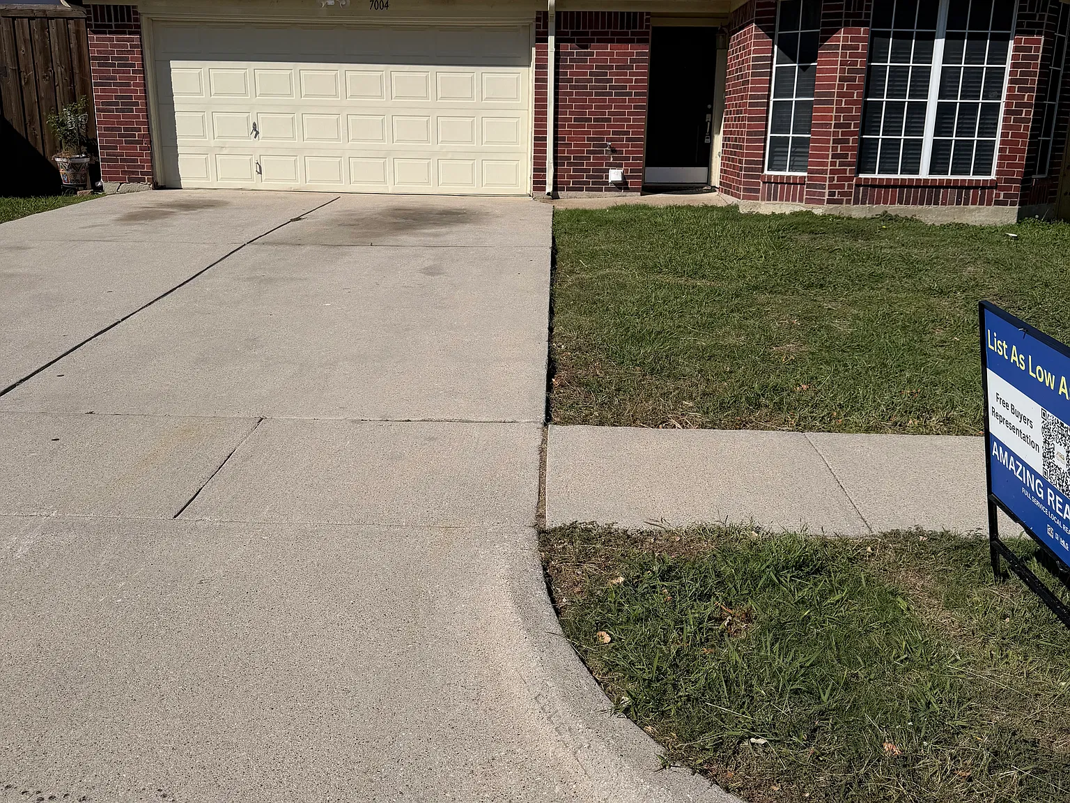 3 bed, 1320 sqft, $2,300 — Photo 2