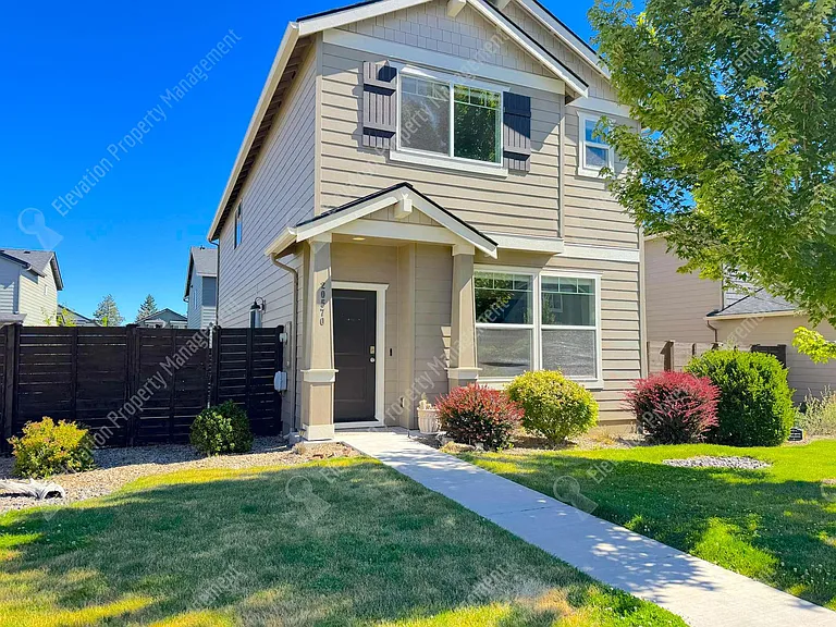 20570 SE Cameron Ave — Photo 1