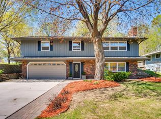 574 Fairfield Dr NW, New Brighton, MN 55112