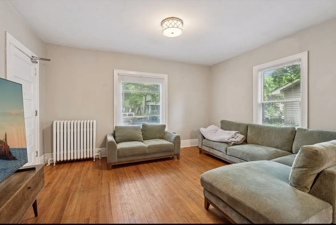 2 bed, 900 sqft, $1,650 — Photo 2