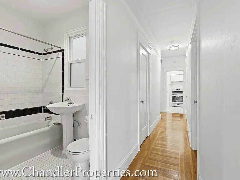 1135 Bay St — Photo 9