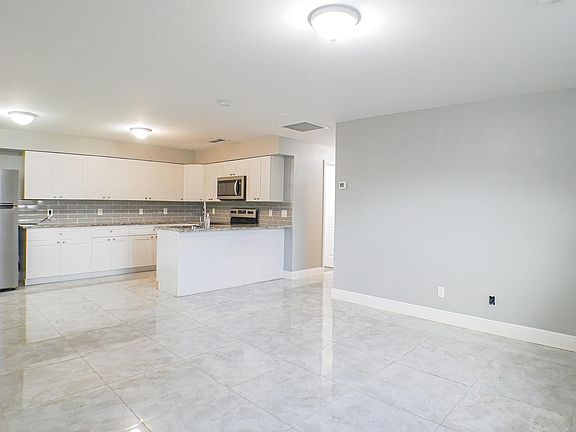 5th image of 3213-3219 Broadway #3215