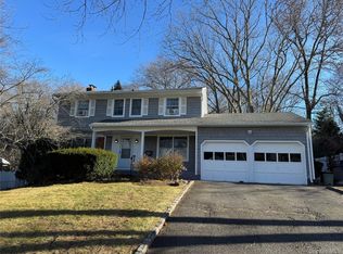 23 Jerome Rd, Syosset, NY 11791