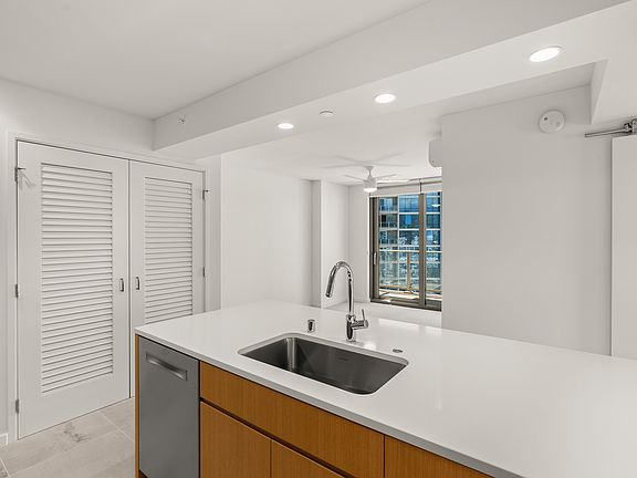 3rd image of 1388 Kapiolani Blvd #2902