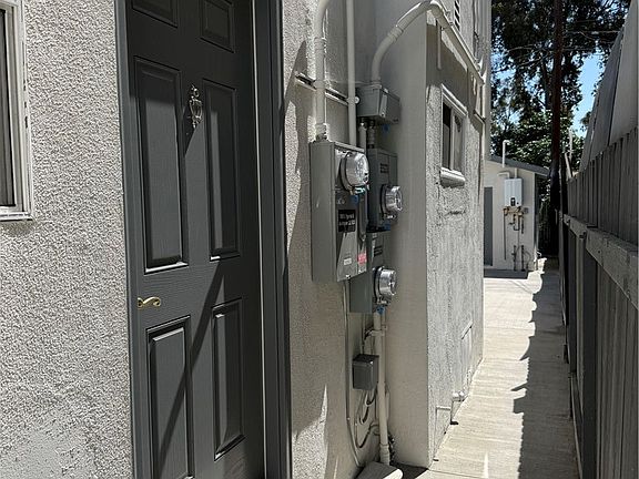 4th image of 11810 S Figueroa St