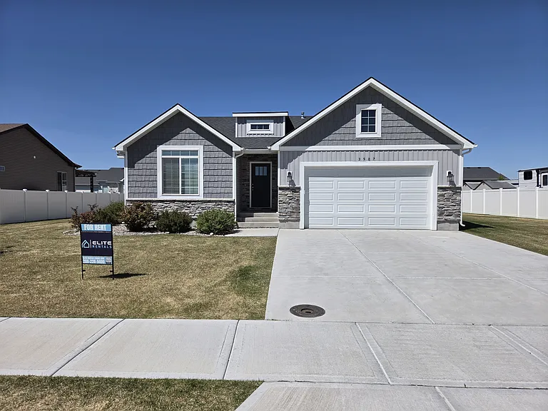 3987 N Livingston Ave — Photo 1