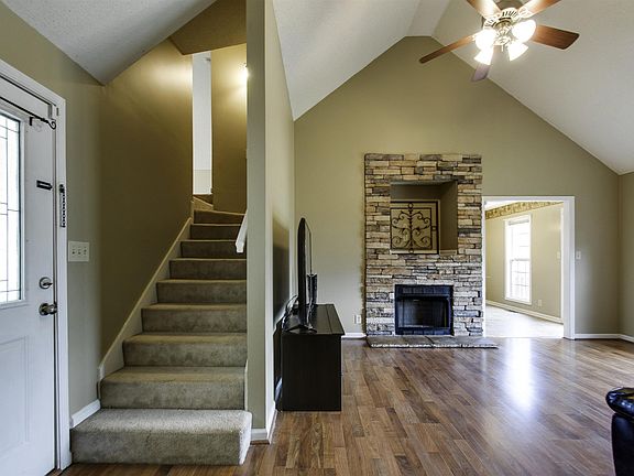 3rd image of 3605 Aurora Dr