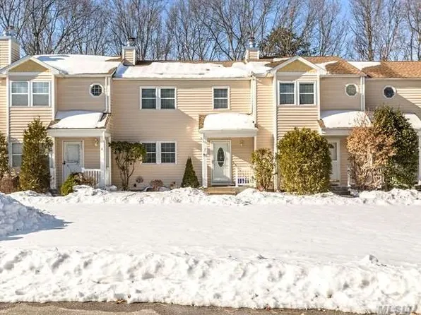 7 Taylor Cmns, Yaphank, NY 11980