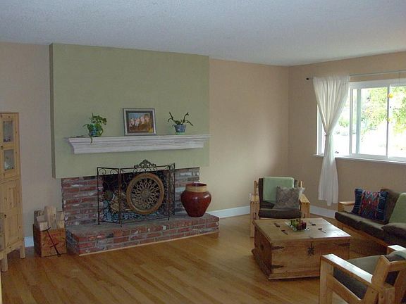 2nd image of 261 Siesta Ave
