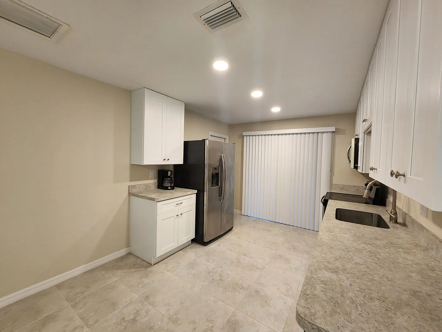 Cozy Duplex in the Beautiful Buckingham Area — Photo 4