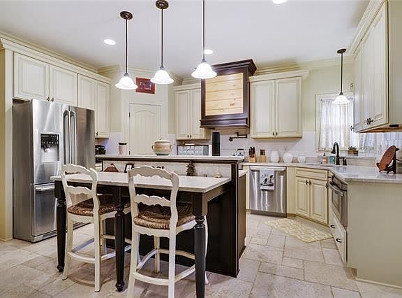 5th image of 18572 Red Oak Dr