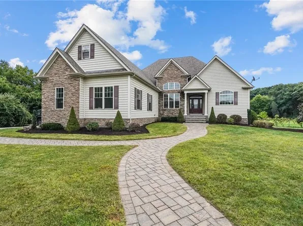 15 Logan Ct, Seekonk, MA 02771