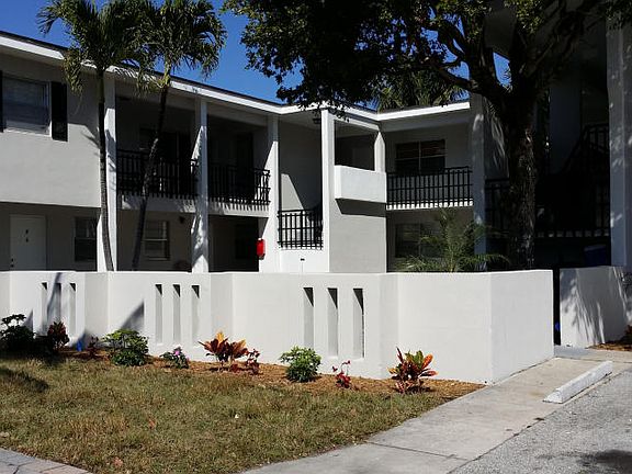 2nd image of 202 Lucerne Ave APT 11