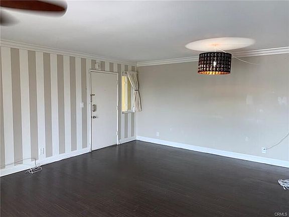 5th image of 333 Newport Ave