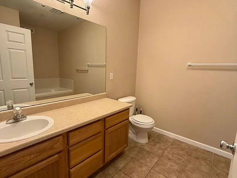 605 Cougar Bluff Point #105 — Photo 9