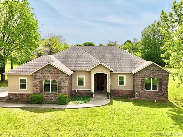 1714 E Old Military Rd, Stigler, OK 74462