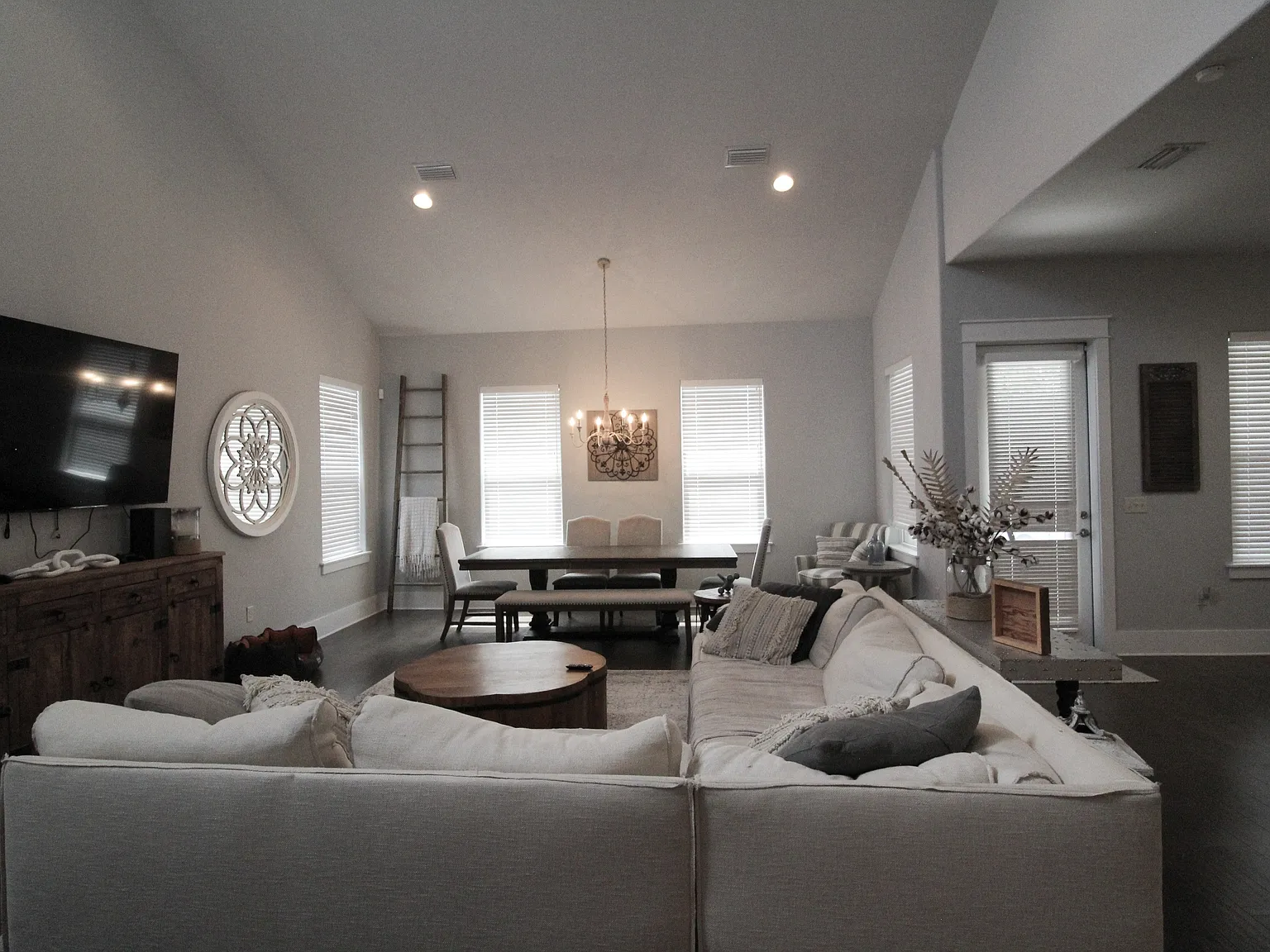 283 Lakeland Drive - 1 — Photo 3