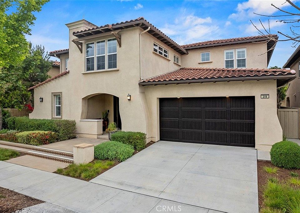 208 Radial, Irvine, CA 92618 listing photo