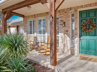 430 Country Ridge Ln, Red Oak, TX 75154