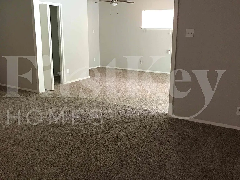1810 Renada Cir — Photo 30