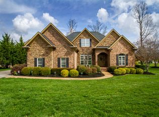 1000 Oak Chase Blvd, Lenoir City, TN 37772