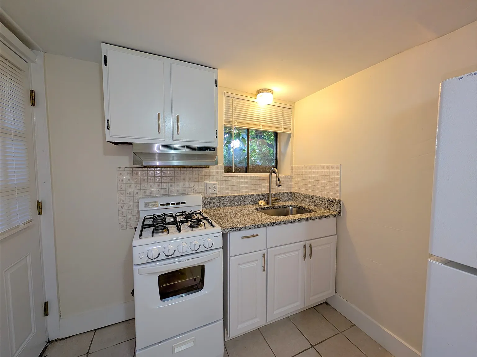 Studio, 400 sqft, $1,950 — Photo 2