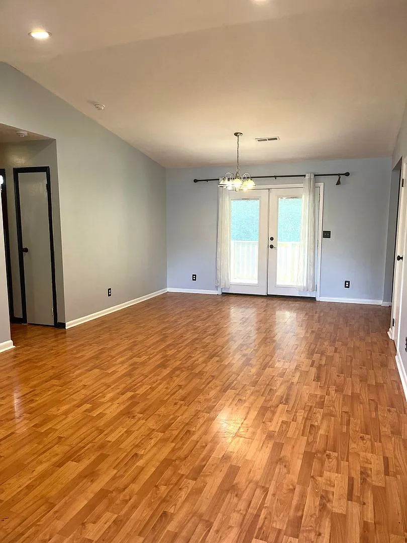 Cute 3 bedroom, 2-bath ranch on cul-de-sac — Photo 2