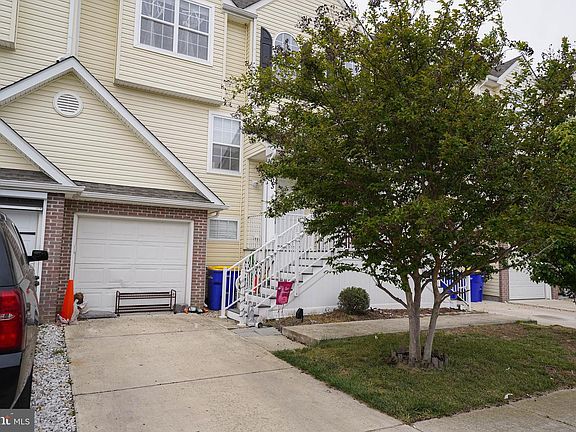 5th image of 603 Rosemary Dr