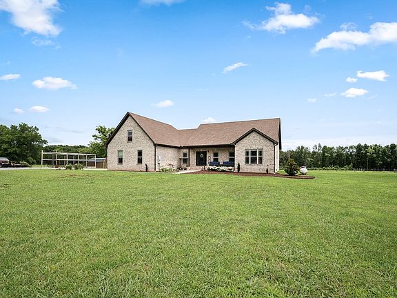 4th image of 209 Adams Ln