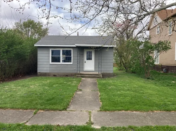 227 W Vine St, Piper City, IL 60959