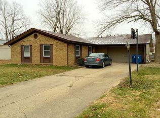 412 Oak Dr, Carmel, IN