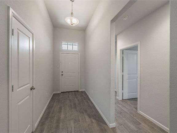 5th image of 8637 Centerboard Ln