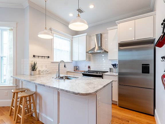 5th image of 9 Everett Ave Unit 2