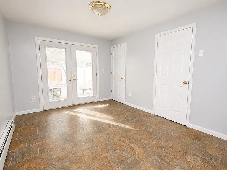 233 Weed Ave — Photo 5